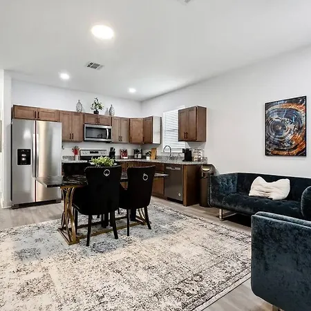 Grand 10-Bedroom Oasis In Nola
